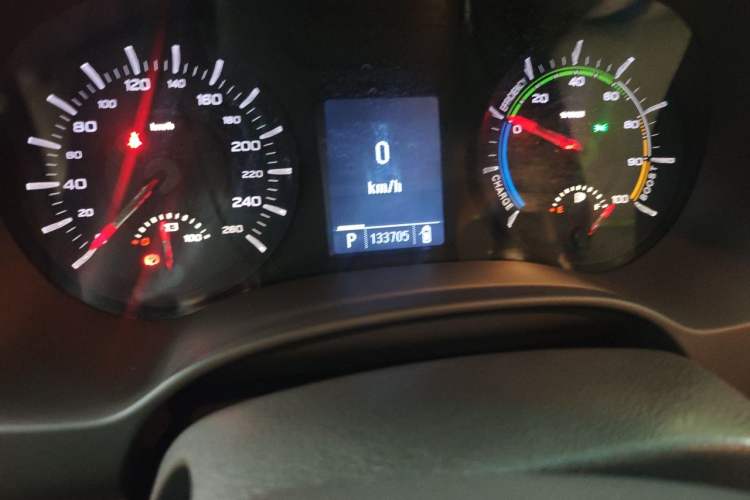 Used Roewe e950 2016 1.4T Luxury Edition Odometer Close Up
