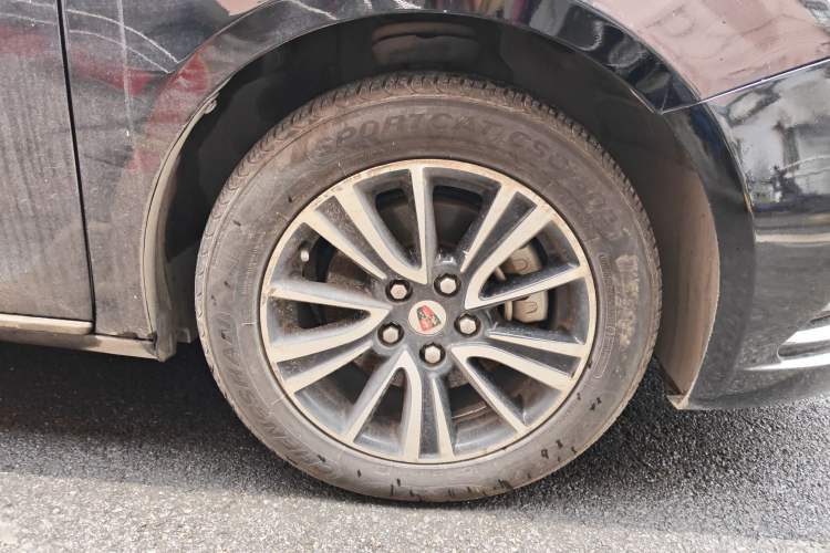 Used Roewe e950 2016 1.4T Executive Deluxe Edition Right Front Wheel Hub