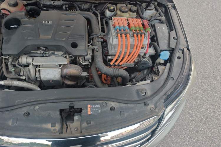 Used Roewe e950 2016 1.4T Luxury Edition Engine Bay Left