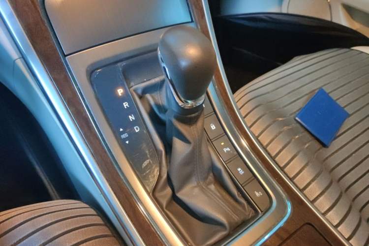 Used Roewe e950 2016 1.4T Luxury Edition Gear Lever