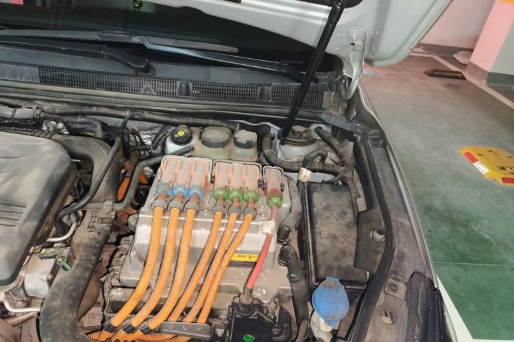 Used Roewe e950 2016 1.4T Luxury Edition Engine Bay Left
