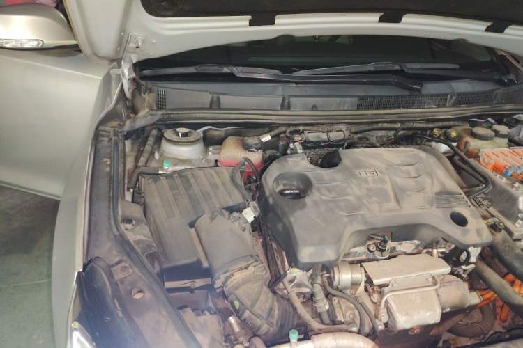 Used Roewe e950 2016 1.4T Luxury Edition Engine Bay Right