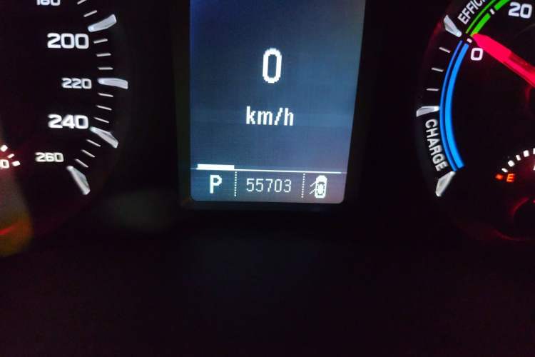 Used Roewe e950 2016 1.4T Luxury Edition Odometer Close Up
