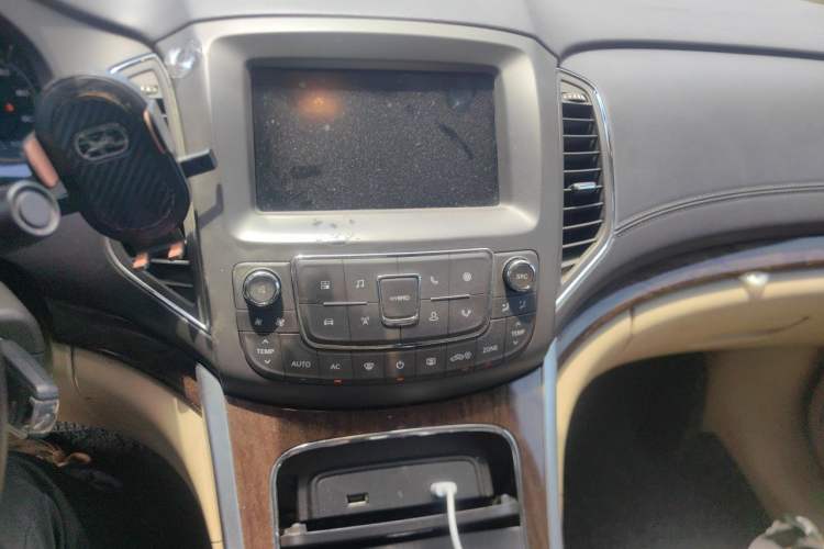 Used Roewe e950 2017 50T Hybrid Connected Executive Edition Audio And AC Panel