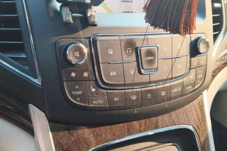 Used Roewe e950 2017 50T Hybrid Connected Executive Edition Audio And AC Panel