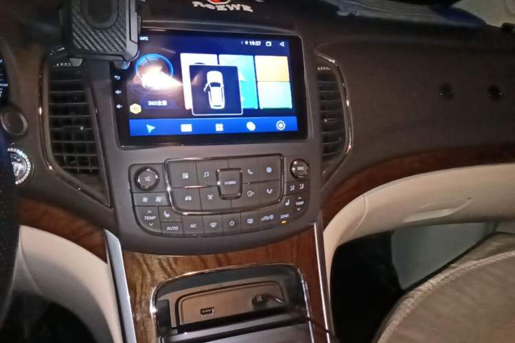 Used Roewe e950 2017 50T Hybrid Connected Executive Edition Audio And AC Panel
