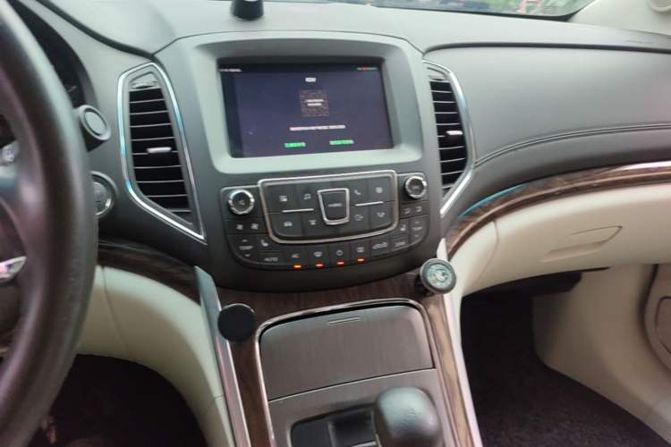 Used Roewe e950 2017 50T Hybrid Connected Executive Edition Audio And AC Panel