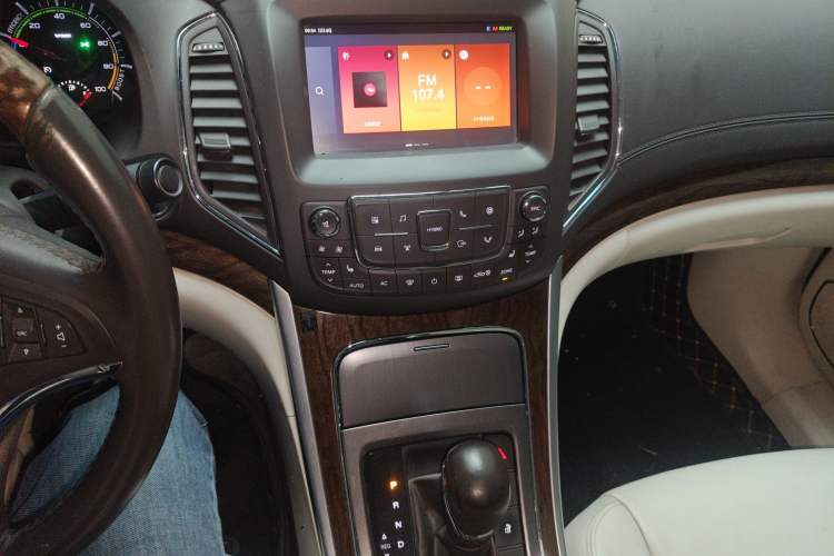 Used Roewe e950 2017 50T Hybrid Connected Executive Edition Audio And AC Panel