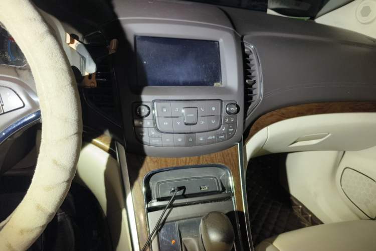 Used Roewe e950 2017 50T Hybrid Connected Executive Edition Audio And AC Panel