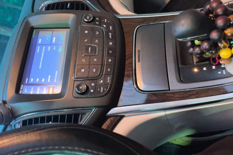Used Roewe e950 2017 50T Hybrid Connected Executive Edition Audio And AC Panel
