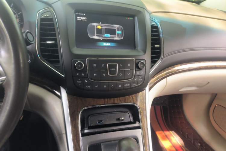 Used Roewe e950 2017 50T Hybrid Connected Executive Edition Audio And AC Panel