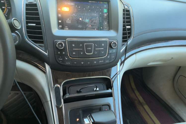 Used Roewe e950 2017 50T Hybrid Connected Executive Edition Audio And AC Panel