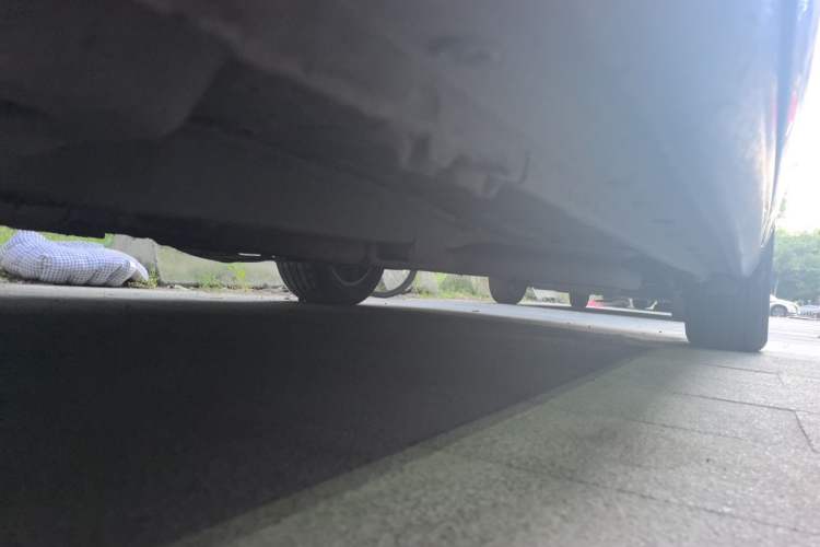 Used Roewe e950 2017 50T Hybrid Connected Executive Edition Chassis Front Left