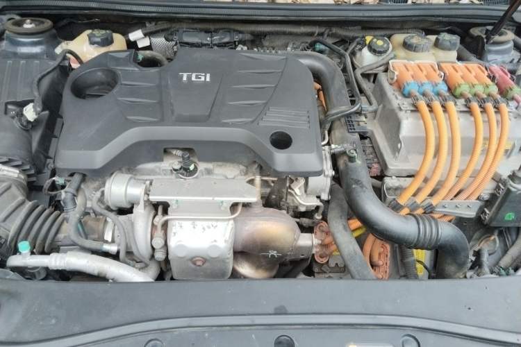 Used Roewe e950 2017 50T Hybrid Connected Executive Edition Engine Bay