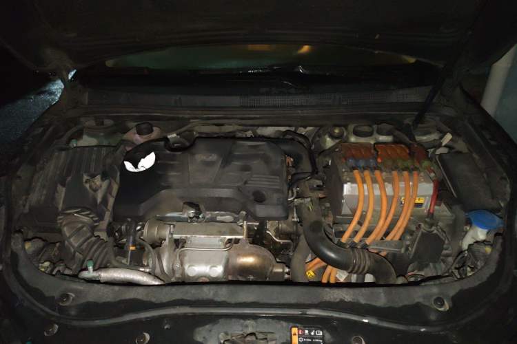 Used Roewe e950 2017 50T Hybrid Connected Executive Edition Engine Bay