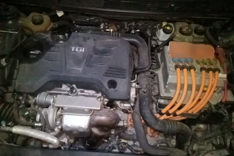 Used Roewe e950 2017 50T Hybrid Connected Executive Edition Engine Bay