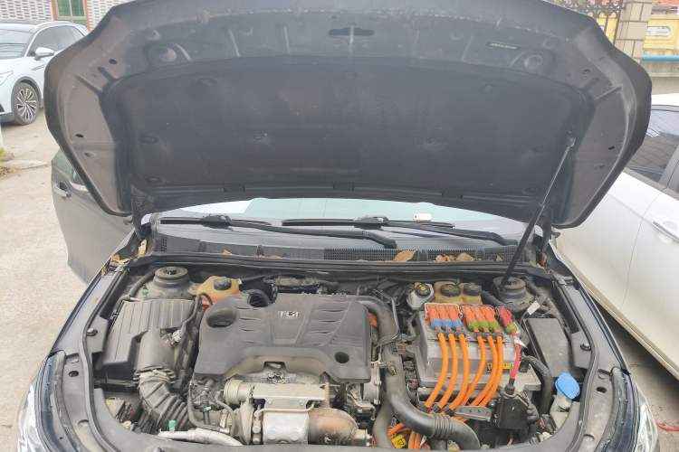 Used Roewe e950 2017 50T Hybrid Connected Executive Edition Engine Bay