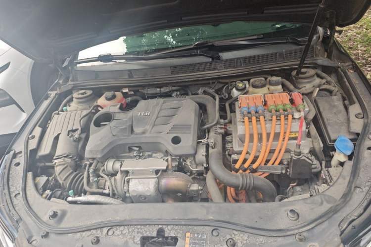 Used Roewe e950 2017 50T Hybrid Connected Executive Edition Engine Bay