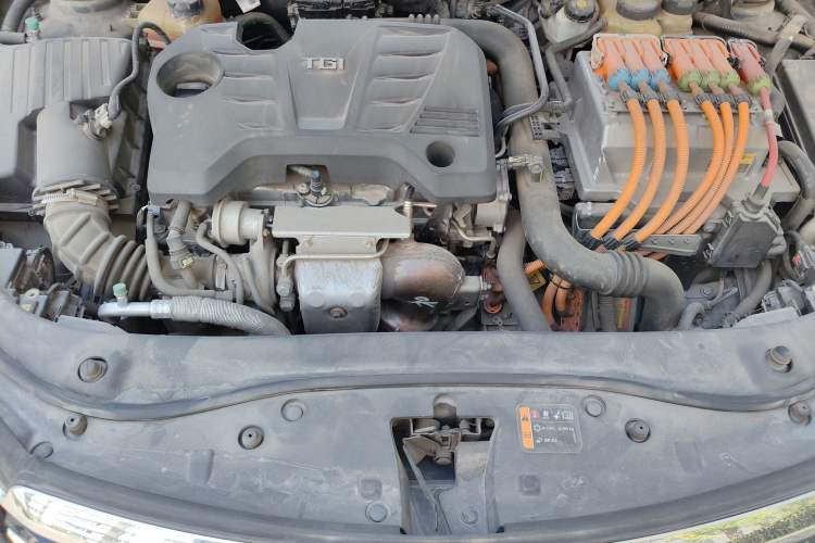 Used Roewe e950 2017 50T Hybrid Connected Executive Edition Engine Bay