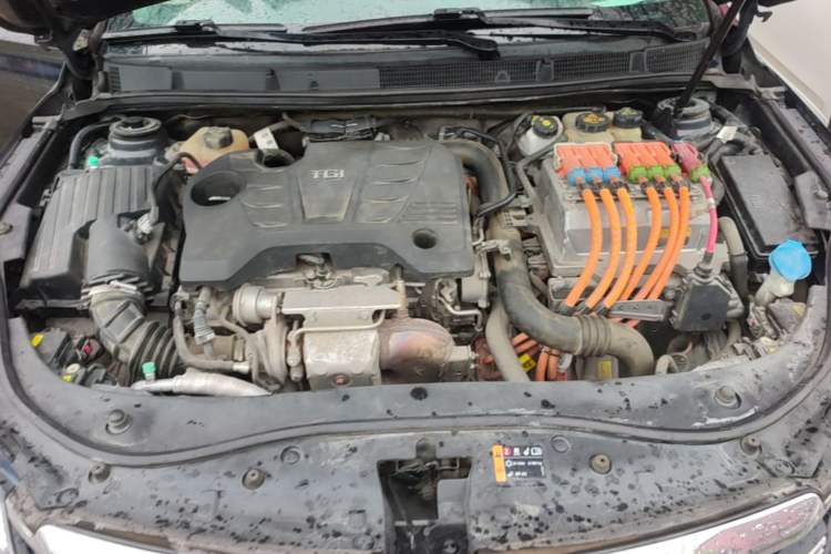 Used Roewe e950 2017 50T Hybrid Connected Executive Edition Engine Bay