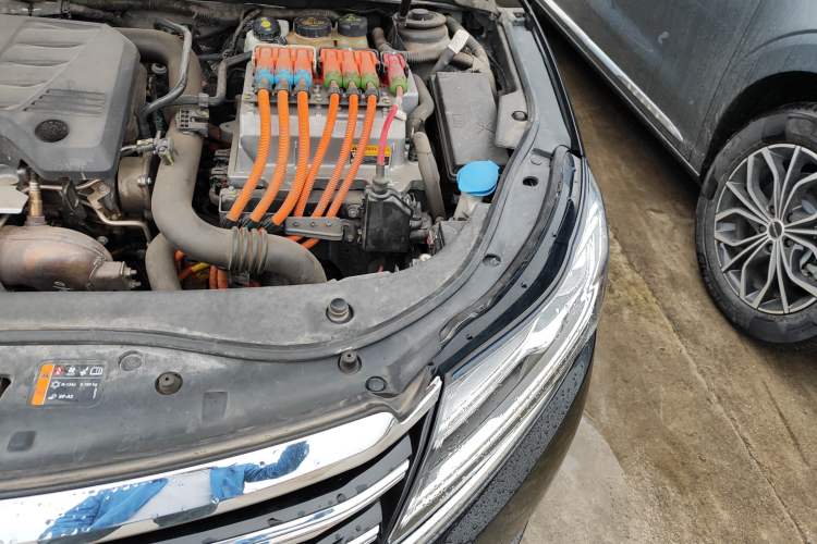 Used Roewe e950 2017 50T Hybrid Connected Executive Edition Engine Bay Left
