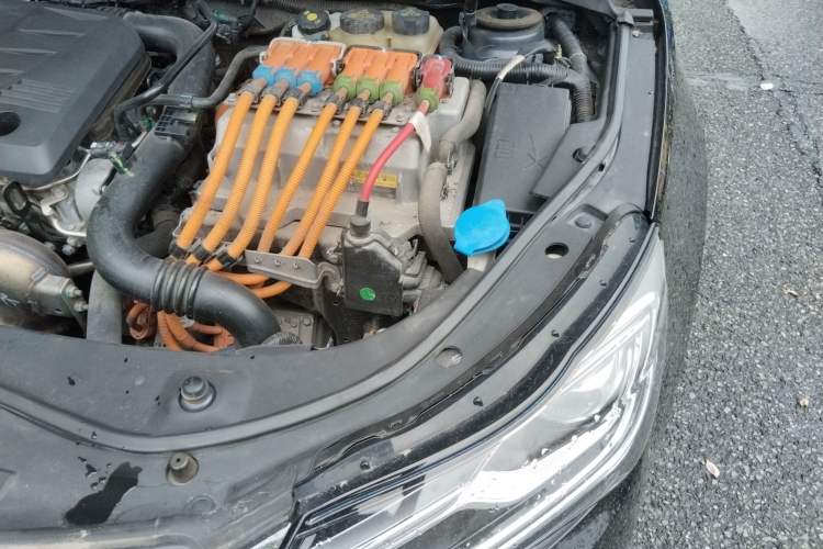 Used Roewe e950 2017 50T Hybrid Connected Executive Edition Engine Bay Left