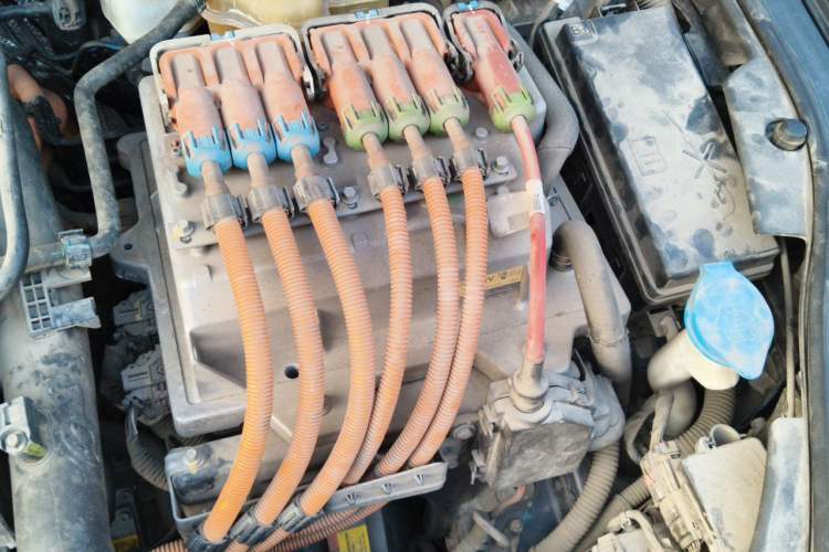 Used Roewe e950 2017 50T Hybrid Connected Executive Edition Engine Bay Left