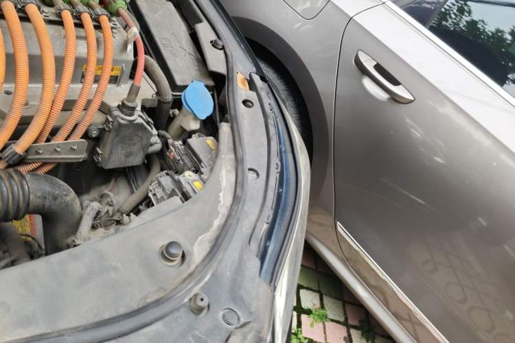 Used Roewe e950 2017 50T Hybrid Connected Executive Edition Engine Bay Left