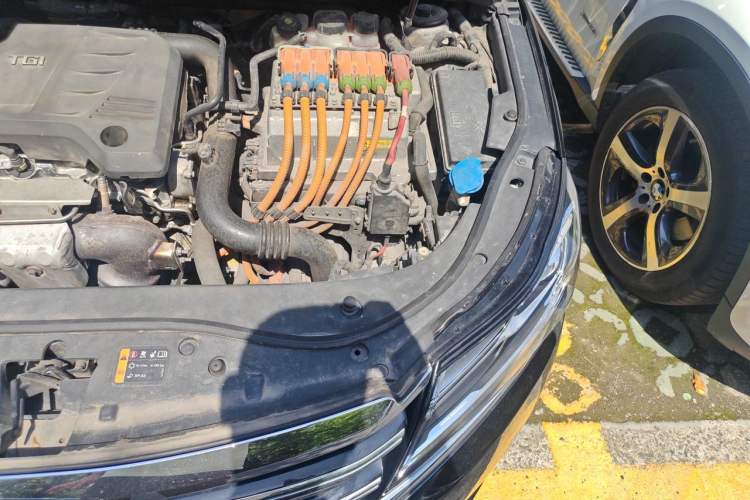 Used Roewe e950 2017 50T Hybrid Connected Executive Edition Engine Bay Left