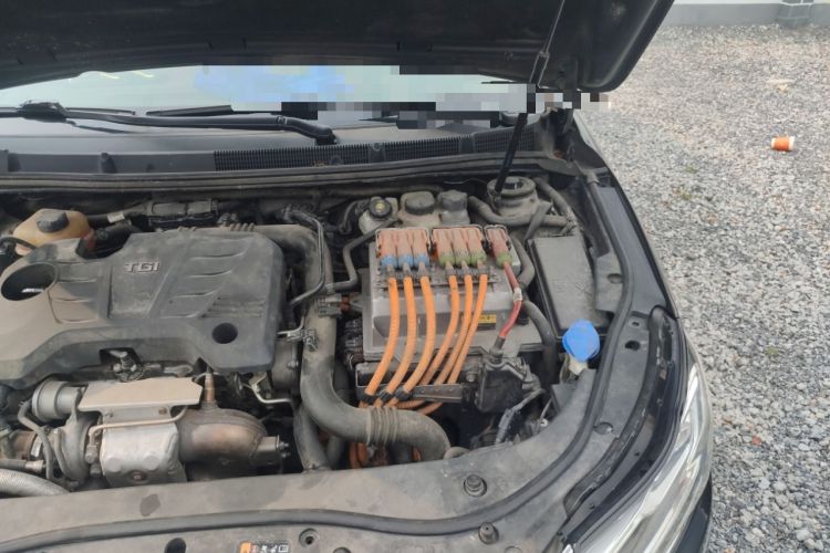 Used Roewe e950 2017 50T Hybrid Connected Executive Edition Engine Bay Left