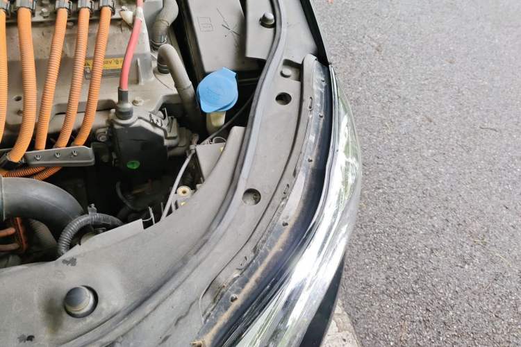 Used Roewe e950 2017 50T Hybrid Connected Executive Edition Engine Bay Left