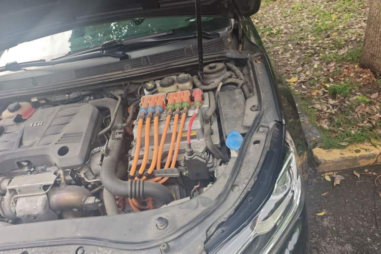 Used Roewe e950 2017 50T Hybrid Connected Executive Edition Engine Bay Left