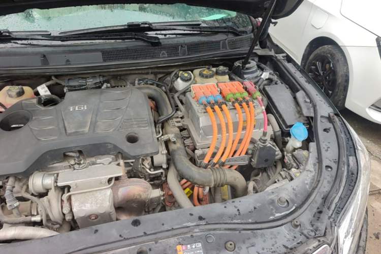 Used Roewe e950 2017 50T Hybrid Connected Executive Edition Engine Bay Left