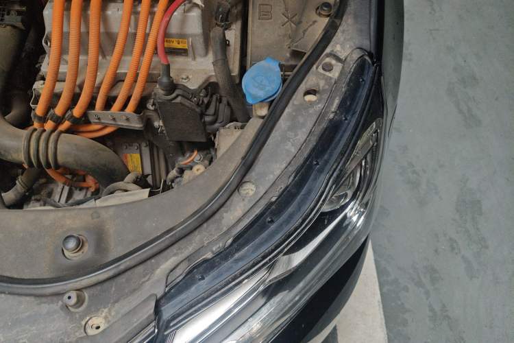 Used Roewe e950 2017 50T Hybrid Connected Executive Edition Engine Bay Left