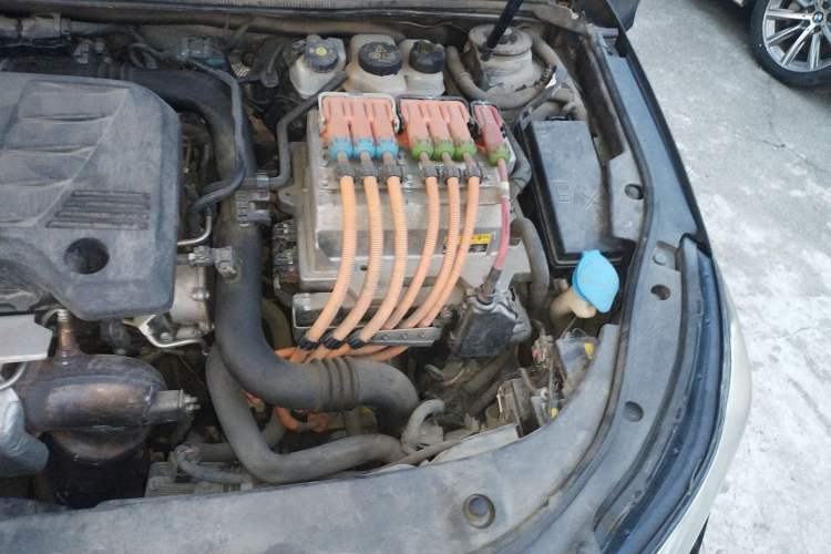 Used Roewe e950 2017 50T Hybrid Connected Executive Edition Engine Bay Left