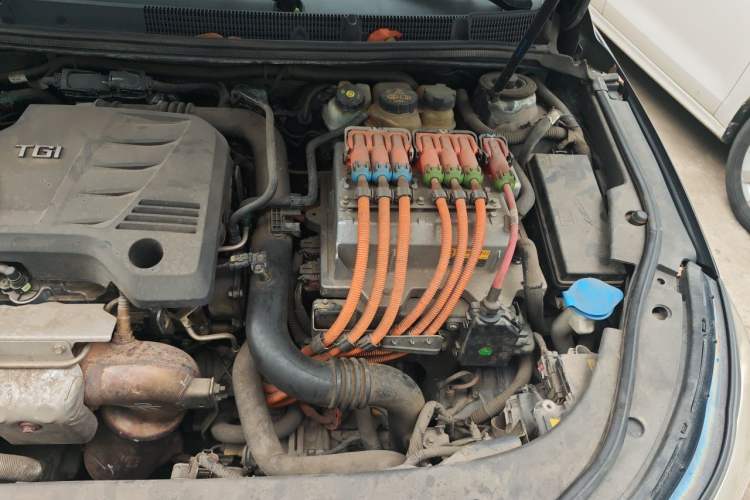 Used Roewe e950 2017 50T Hybrid Connected Executive Edition Engine Bay Left