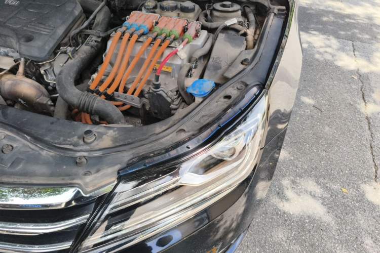 Used Roewe e950 2017 50T Hybrid Connected Executive Edition Engine Bay Left