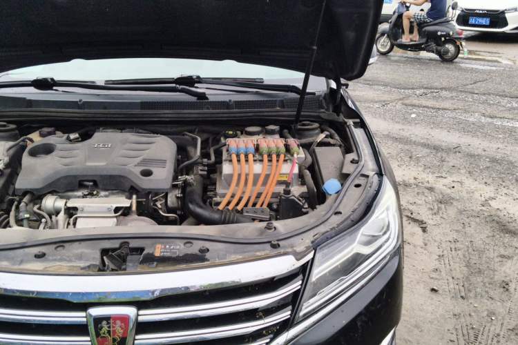 Used Roewe e950 2017 50T Hybrid Connected Executive Edition Engine Bay Left