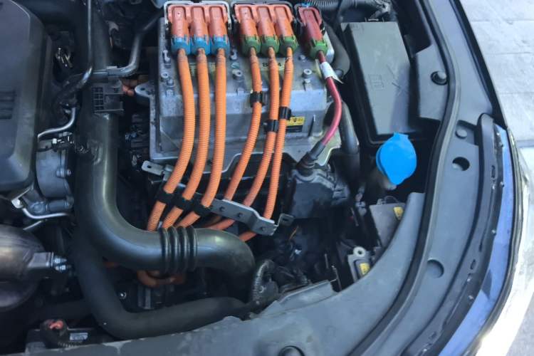 Used Roewe e950 2017 50T Hybrid Connected Executive Edition Engine Bay Left