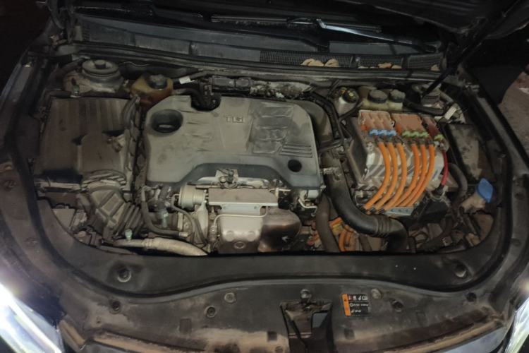 Used Roewe e950 2017 50T Hybrid Connected Executive Edition Engine Bay