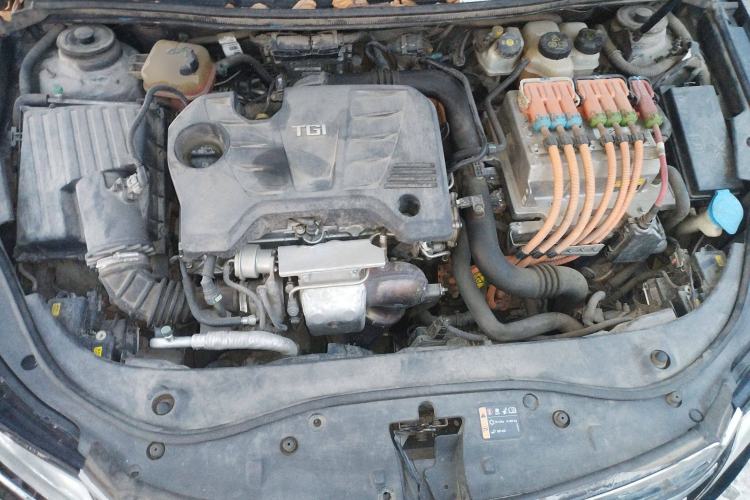 Used Roewe e950 2017 50T Hybrid Connected Executive Edition Engine Bay