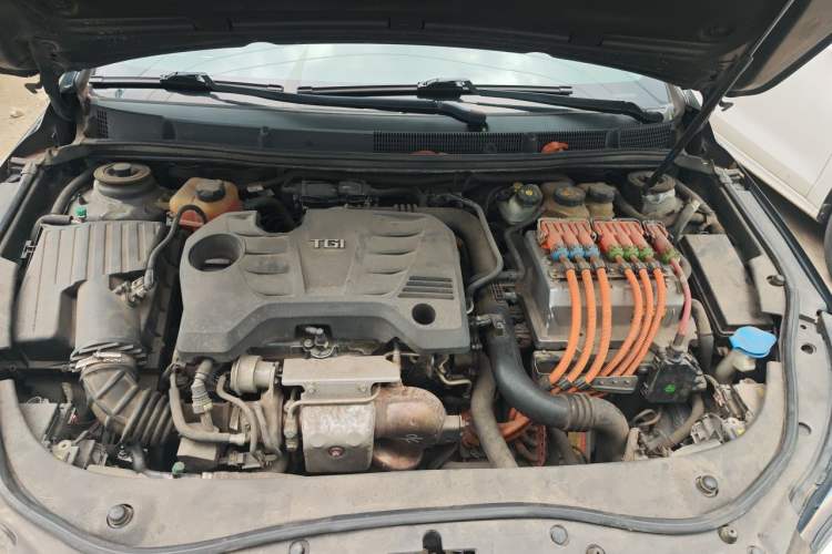 Used Roewe e950 2017 50T Hybrid Connected Executive Edition Engine Bay