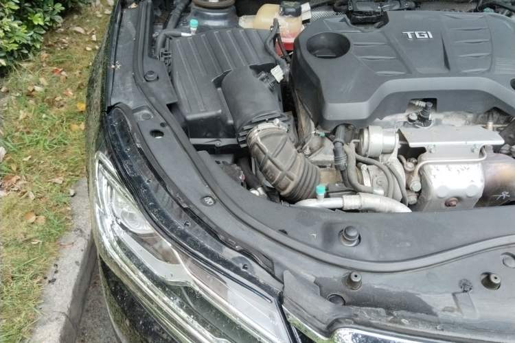 Used Roewe e950 2017 50T Hybrid Connected Executive Edition Engine Bay Right