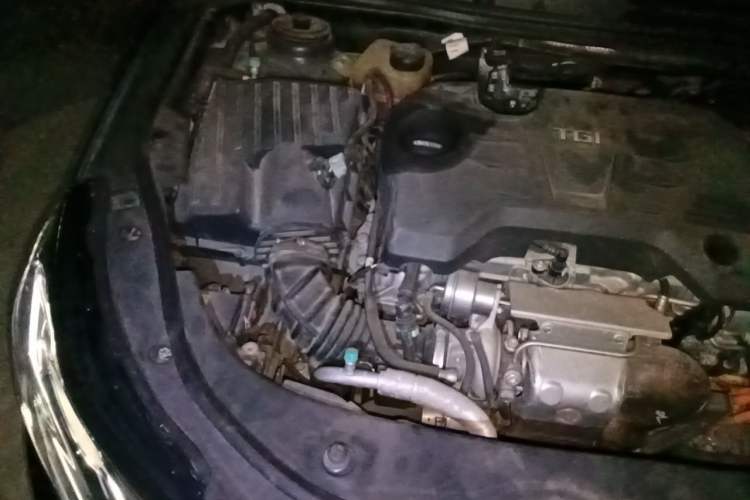 Used Roewe e950 2017 50T Hybrid Connected Executive Edition Engine Bay Right