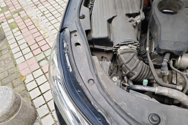 Used Roewe e950 2017 50T Hybrid Connected Executive Edition Engine Bay Right