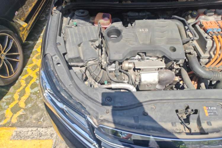 Used Roewe e950 2017 50T Hybrid Connected Executive Edition Engine Bay Right