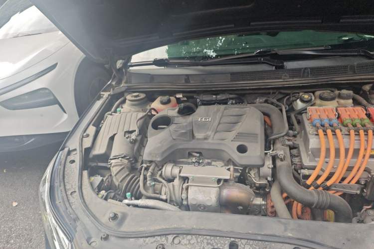 Used Roewe e950 2017 50T Hybrid Connected Executive Edition Engine Bay Right