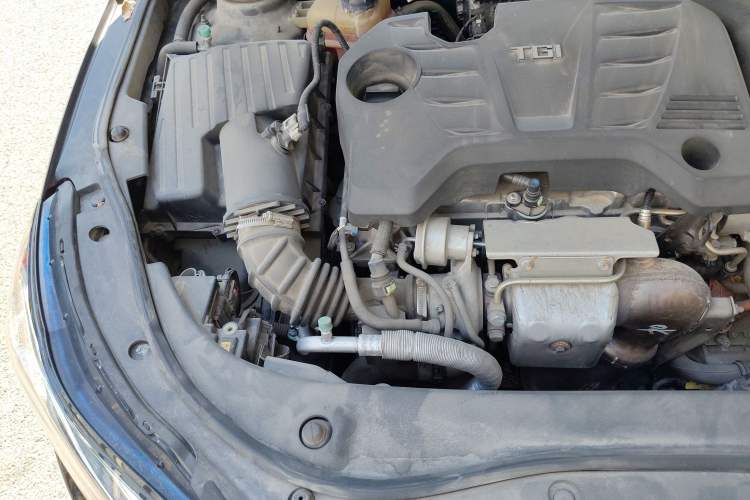 Used Roewe e950 2017 50T Hybrid Connected Executive Edition Engine Bay Right