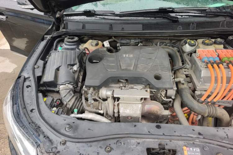 Used Roewe e950 2017 50T Hybrid Connected Executive Edition Engine Bay Right