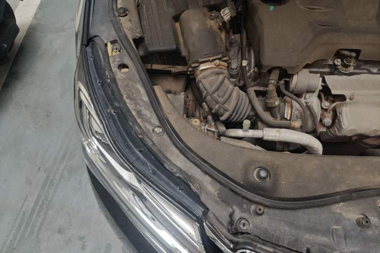 Used Roewe e950 2017 50T Hybrid Connected Executive Edition Engine Bay Right